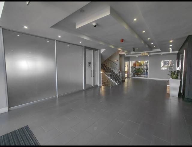 1,014M² OFFICE TO LET IN BRYANSTON